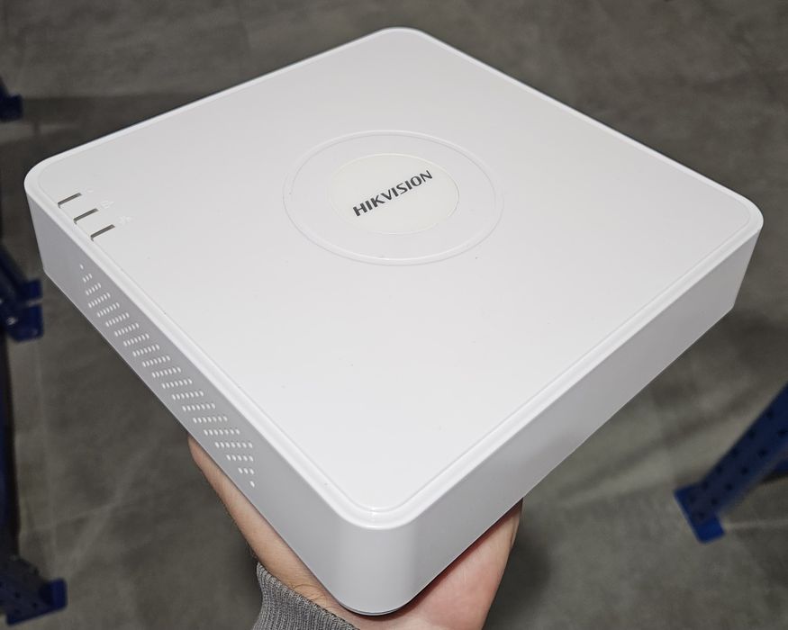 Відеореєстратор Hikvision DS-7104NI-SN/P