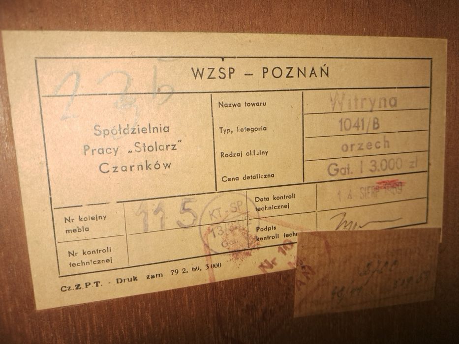 Kredens na wysoki połysk PRL