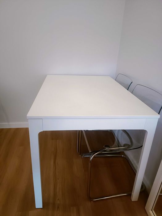 Conjunto mesa e cadeiras jantar