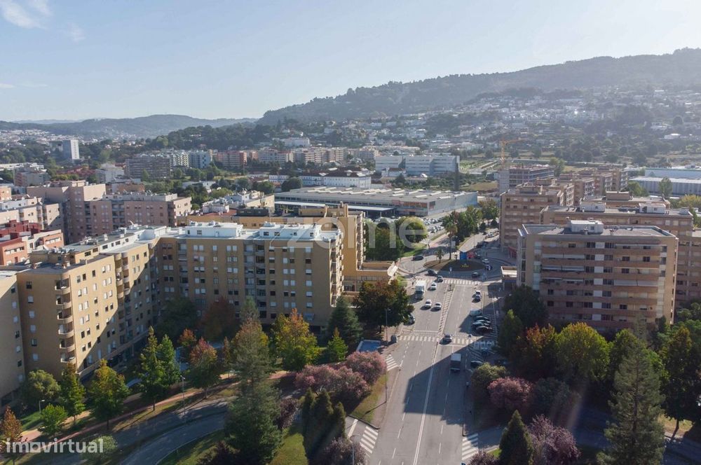 Apartamento T4 Com Garagem Fechada Em São Vitor - Braga