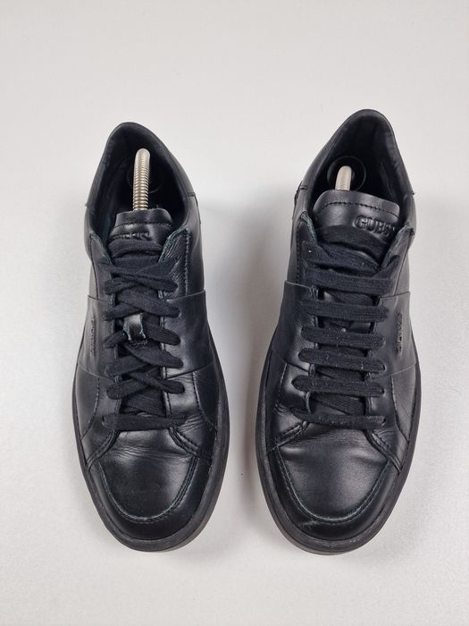 Мужские черные кожаные Guess
Guess 27.