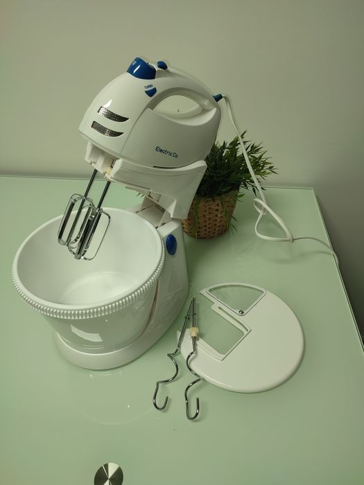 Batedeira elétrica com taça