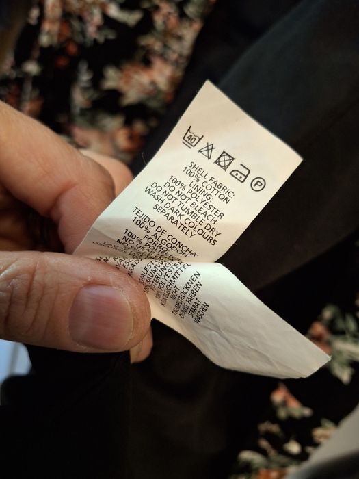 Czarna w kwiaty marynarka narzutka płaszczyk