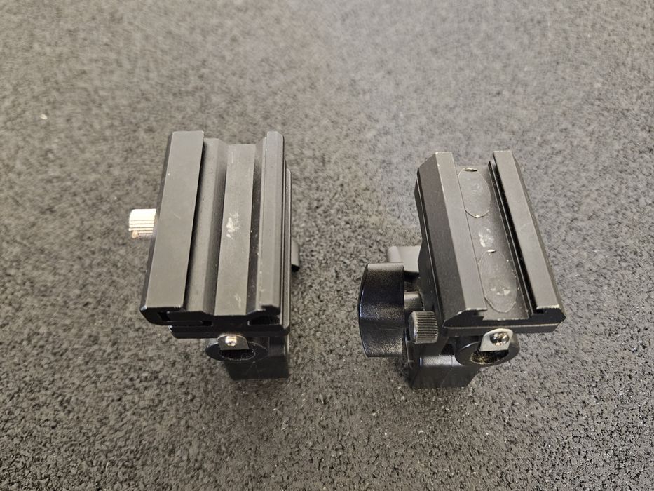 Sombrinhas e suportes de sombrinhas.