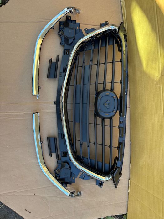 Mazda 3 Grand Touring, решітка радиатора, хром, заглушки