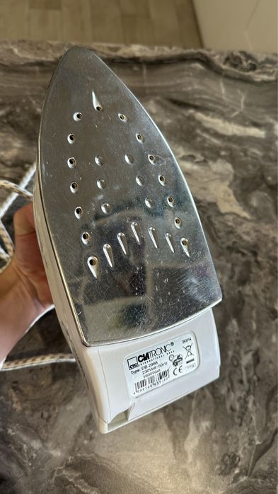 Утюг для одежды Clatronic