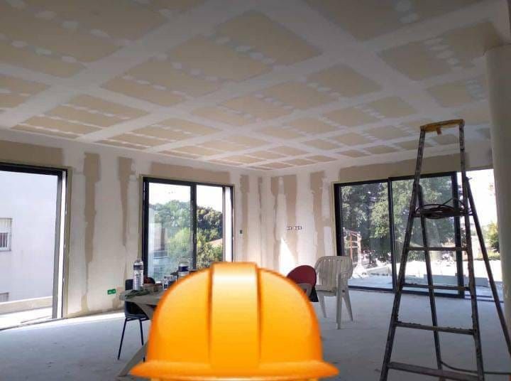 Construção e remodelação de edifícios residenciais, sua reparação,