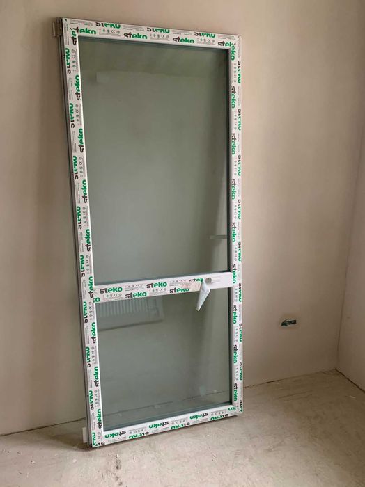 пластикове вікно з дверима