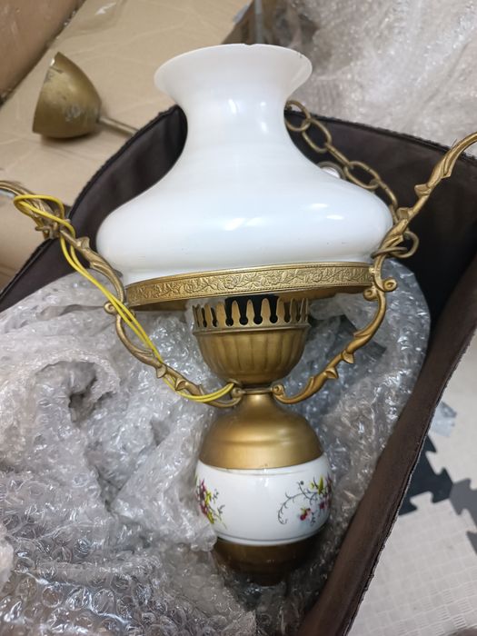 Старовинні меблі,люстри,декор.Гврно збережені,самовивіз