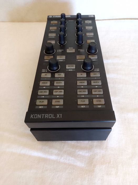 Traktor koontrol X1 + Traktor Kontrol Stand64585407043714124