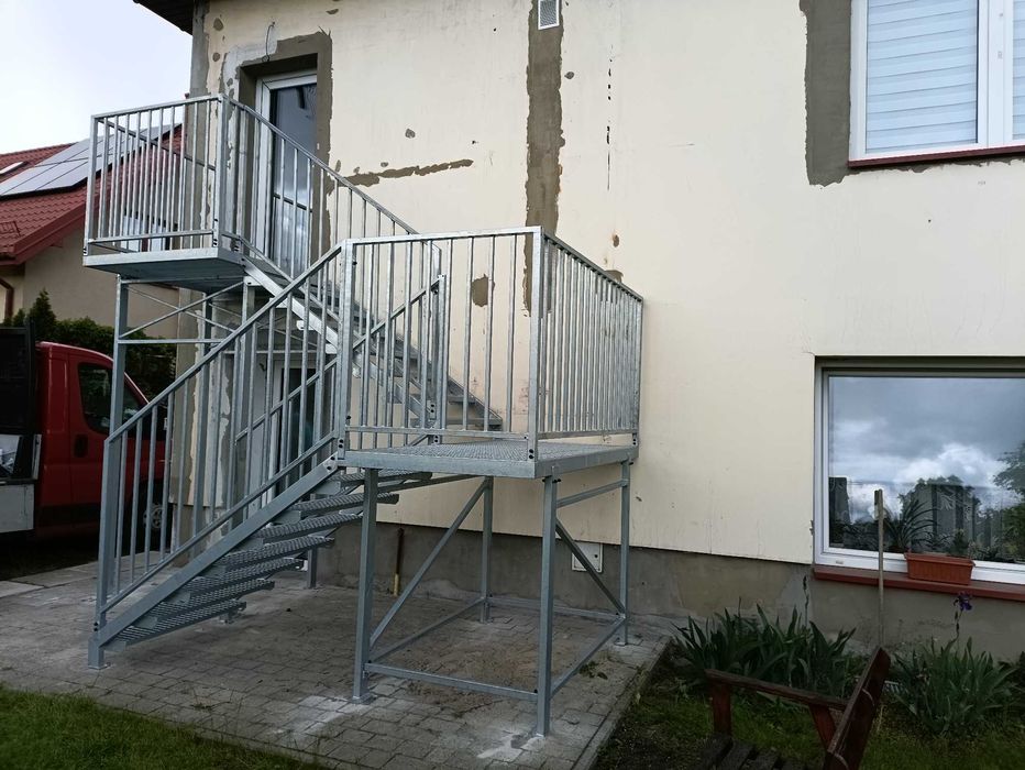 Schody metalowe na taras balkon tarasowe ocynkowane serrated kolor