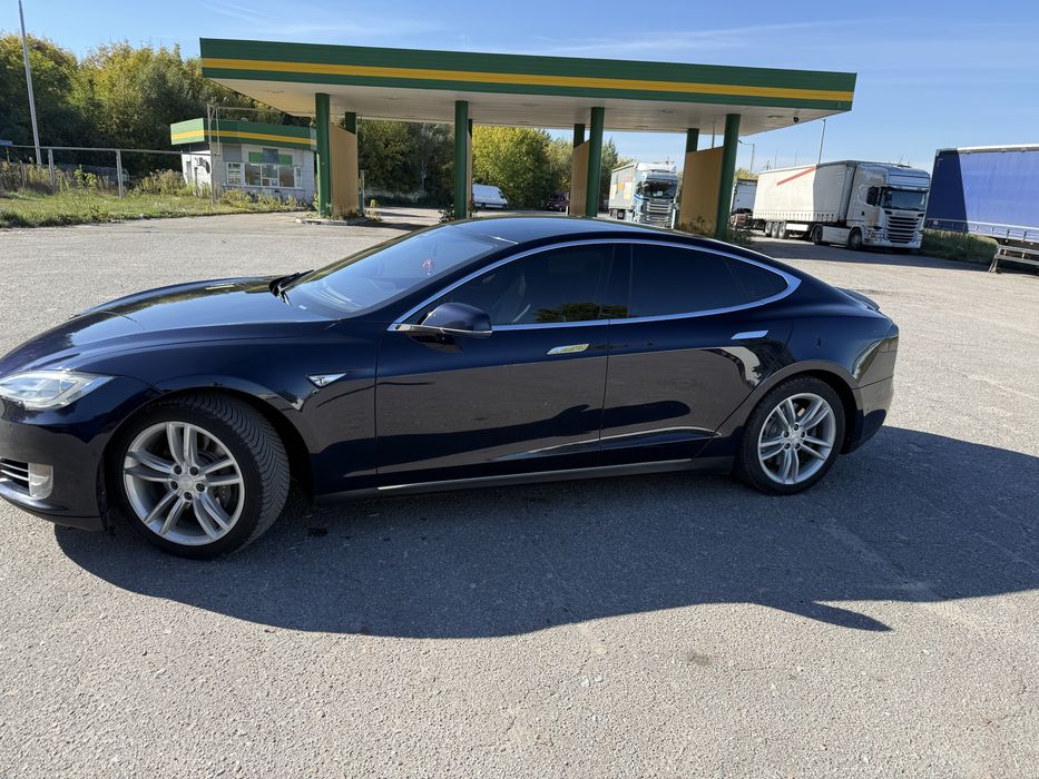 Tesla modl s 85
