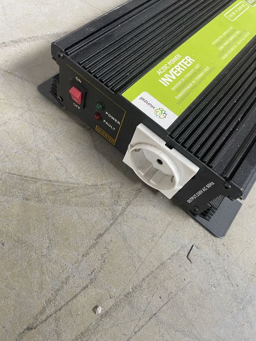 Inversor 12V-220V para autocaravana,barco, etc