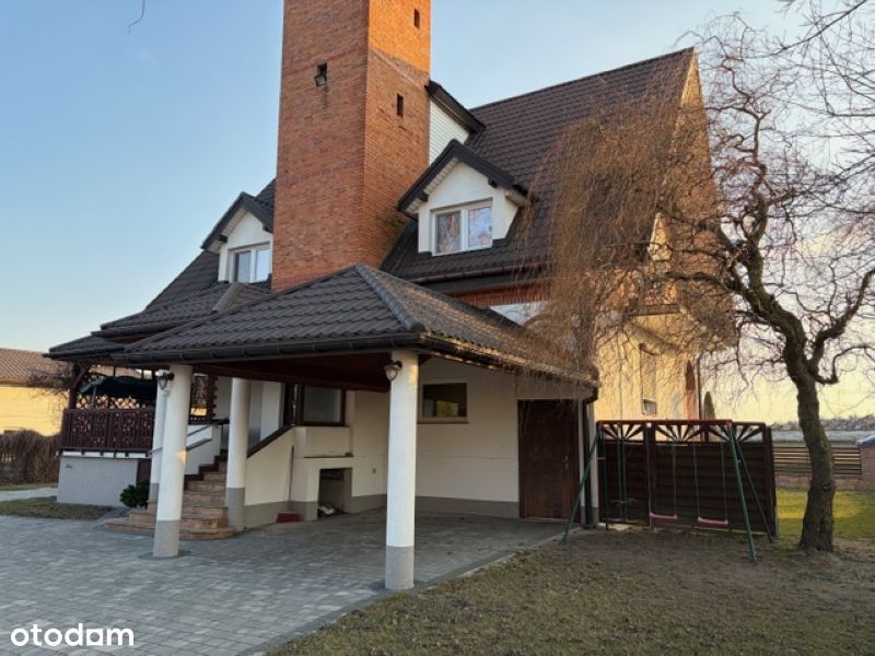 Dom z charakterem (i własną wieżą widokową!) – Srock, gm. Moszczenica