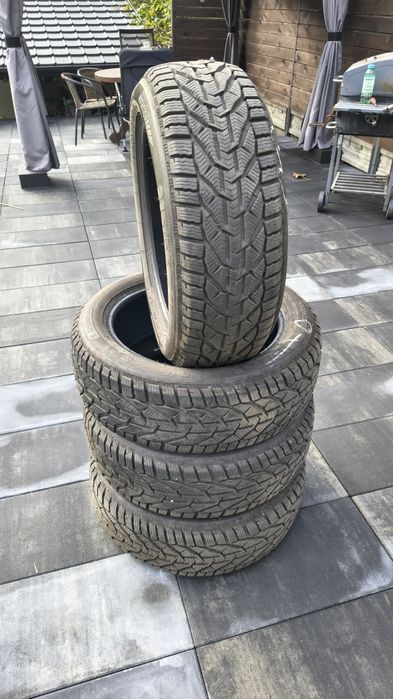 Opony zimowe Kormoran Snow 215/55 R17, DOT 22/2025, wzmocnione, jak nowe
