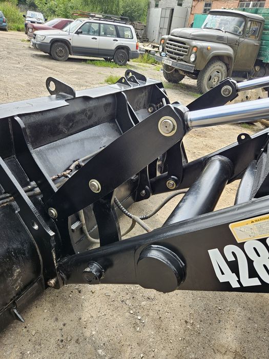 Екскаватор навантажувач Caterpillar C428