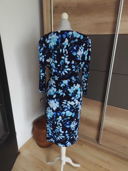 Niebiesko czarna sukienka w kwiaty r.40