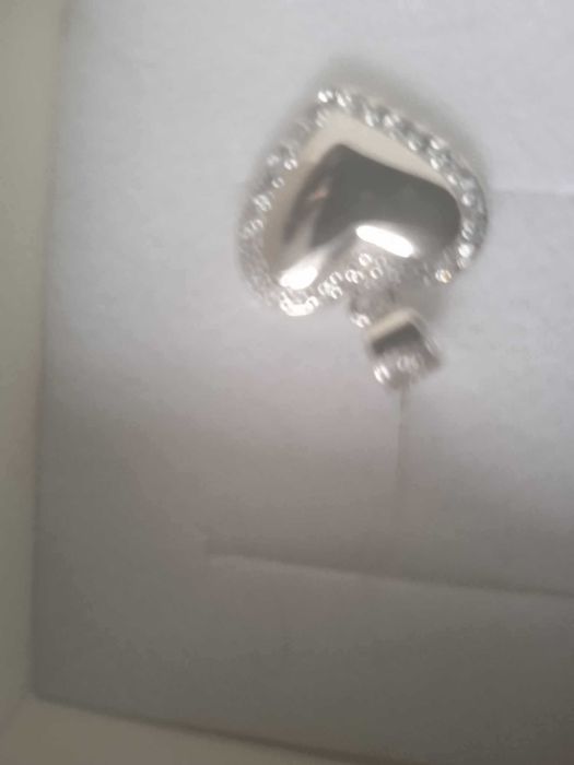 wisiorek w kształcie serca