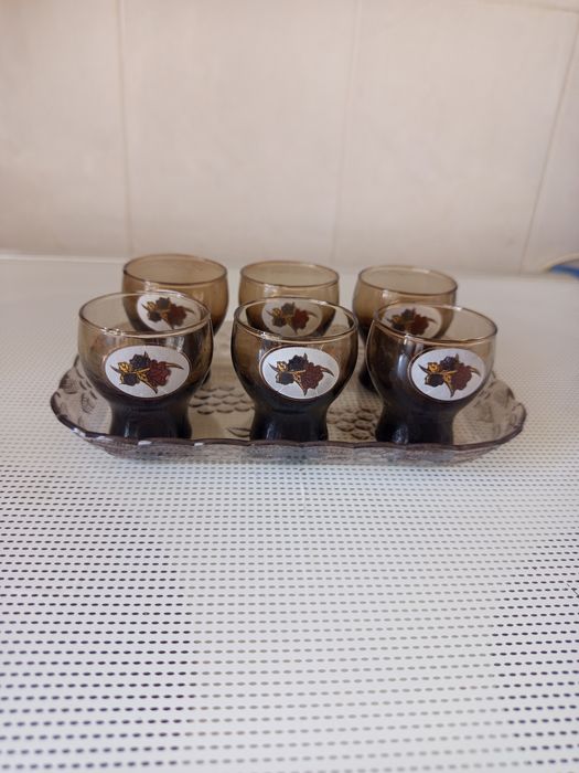 Сувенирный набор рюмок.