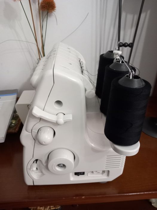 Máquina corte e costura