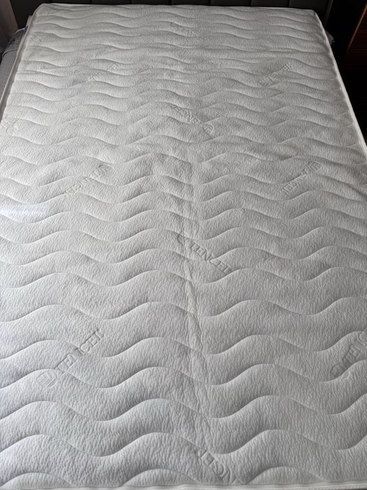 Materac nawierzchniowy marki Hilding Bass 140x200