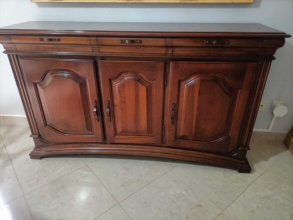 Movel aparador de sala madeira maciça muito bom estado