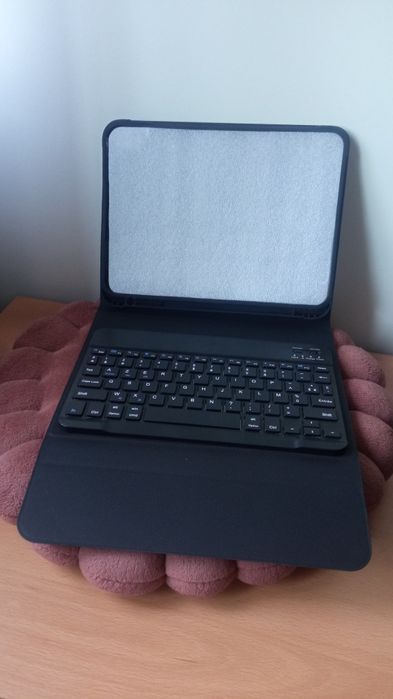 Capas com Teclado para iPad Air / Pro 11” – Novas