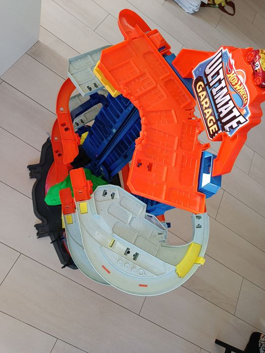 Hot Wheels City Mega Garaż T-Rexa (lub Ultimate Garage)