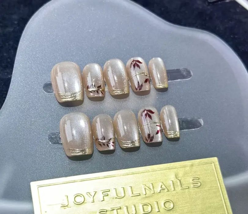 Накладні нігті нові