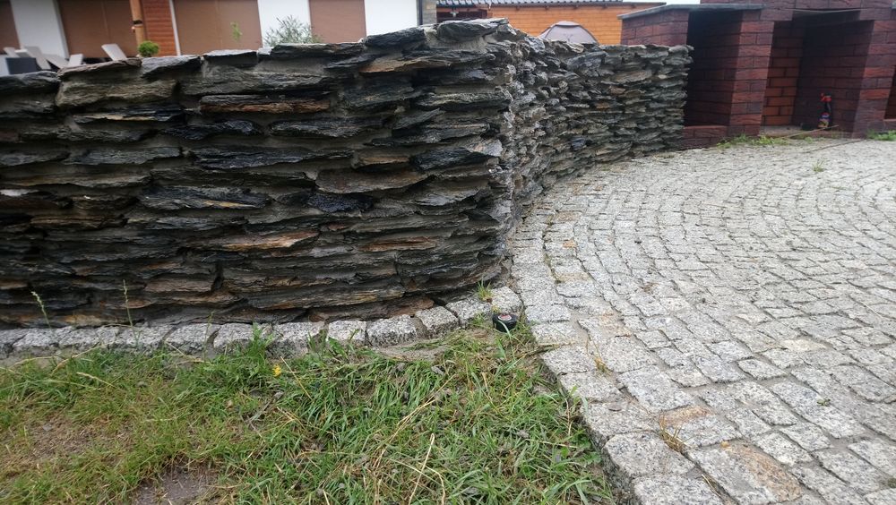 Murki, ogrodzenia, opaski, kamień granit, szarogłazowy. Bramy furtki