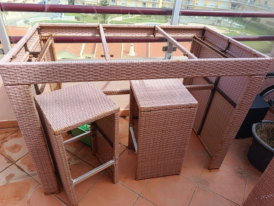 Mesa alta de exterior com 6 cadeiras