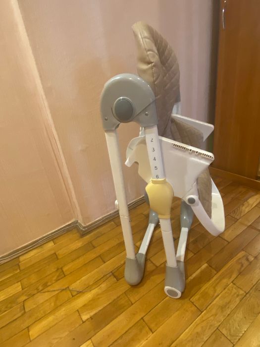 Стільчик для годування
