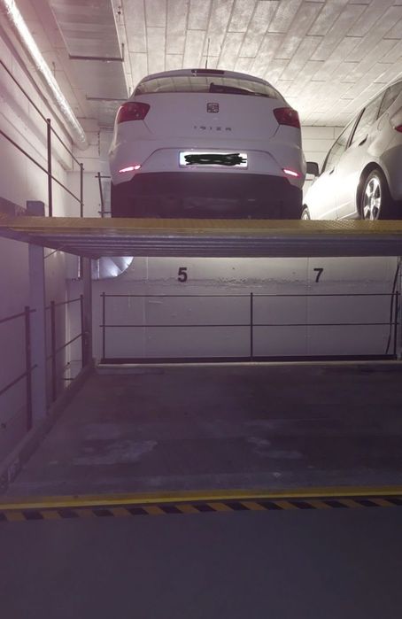Mieście  parkingowe w garażu podziemnym Karoliny, 7