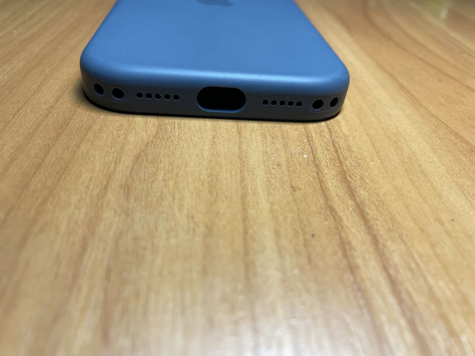 Оригінальний чохол на Iphone 17Pro з MagSafe