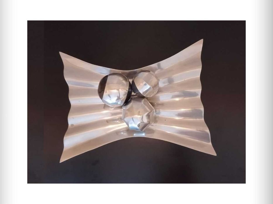 Centro de Mesa em Metal Ondulado incl. bolas