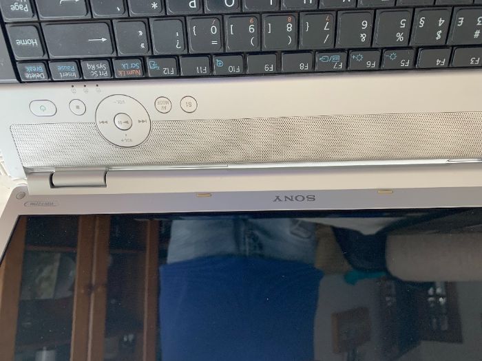 sony   vaio ( + mala samsonite ) vou  venDAR  pela  maior  oferta