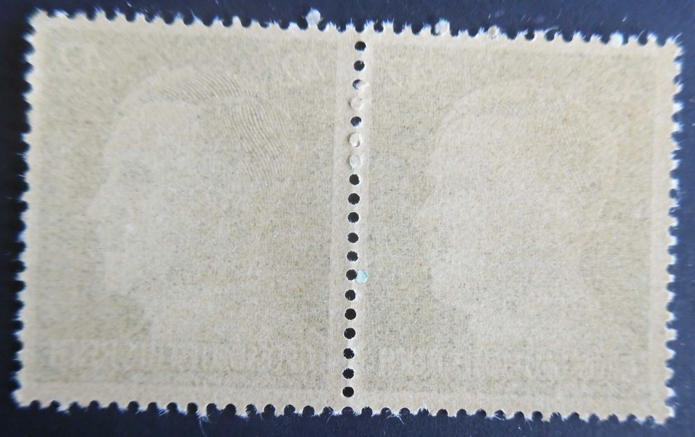 Selos Alemanha Nazi 1933/45- Cabeça de Hitler par NOVO s/ charneira 42 pf.