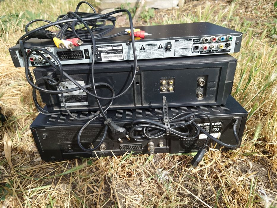 Лот Відеомагнітофон VHS Hitachi та DVD плеер Samsung