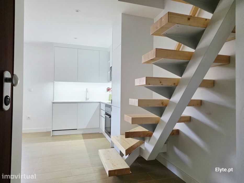 Apartamento T3 em Almada. — Laranjeiro E Feijó, Setúbal