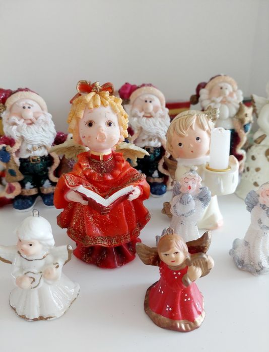 Biały aniołek świąteczny