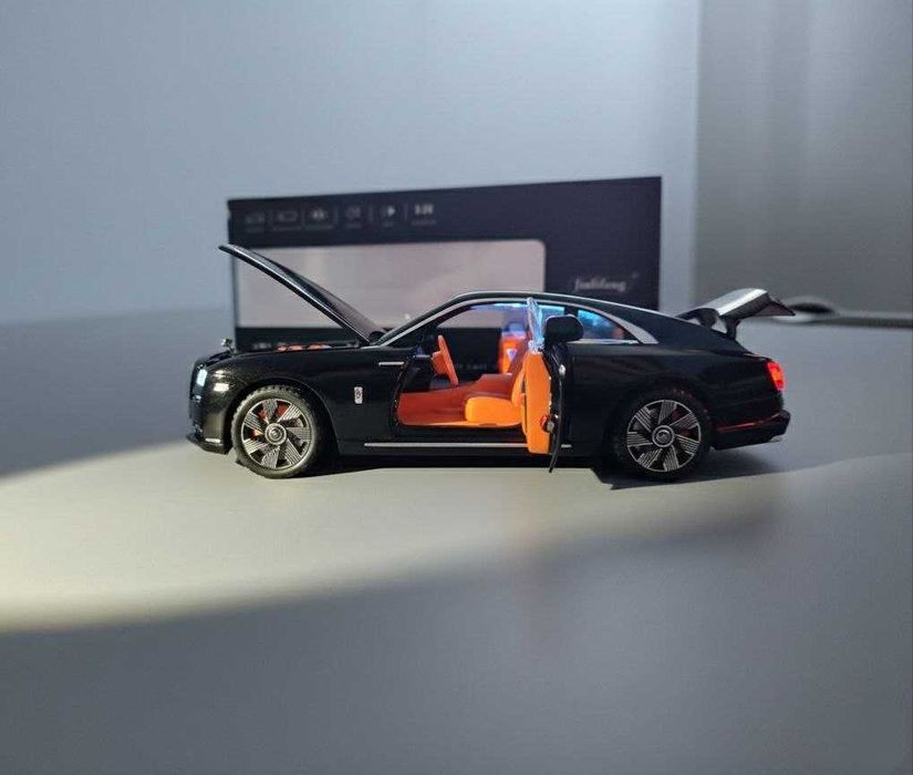 Іграшкова металева колекційна модель Rolls-Royce Spectre масштаб 1:24