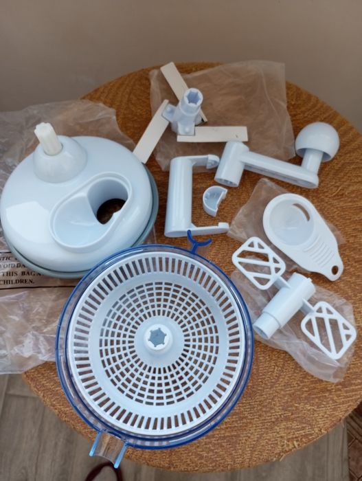 Ручной кухонный комбайн