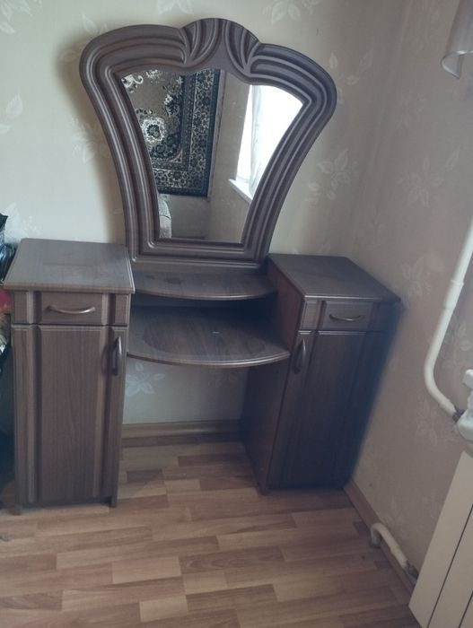 Продам комод з дзеркалом