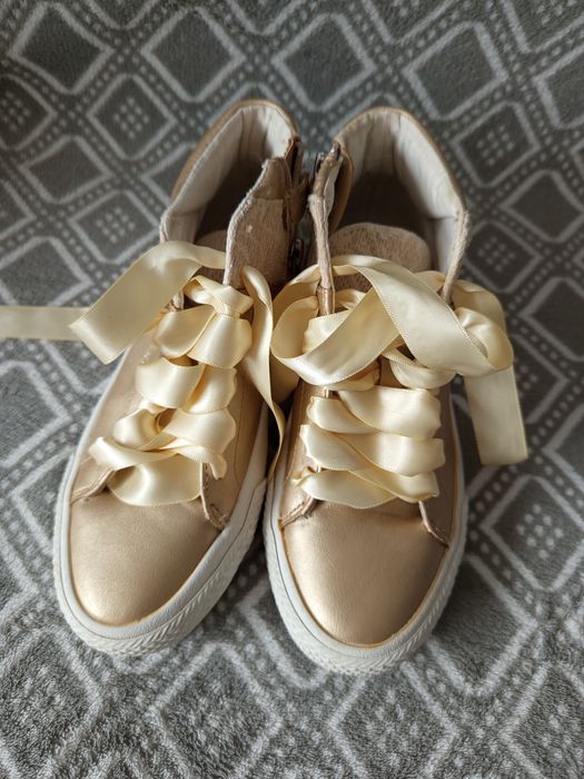 Buty jesienne Guess, na jesień, złote