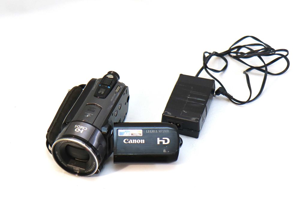 Máquina de filmar Canon Legria HF S100 (LER DESCRIÇÃO)