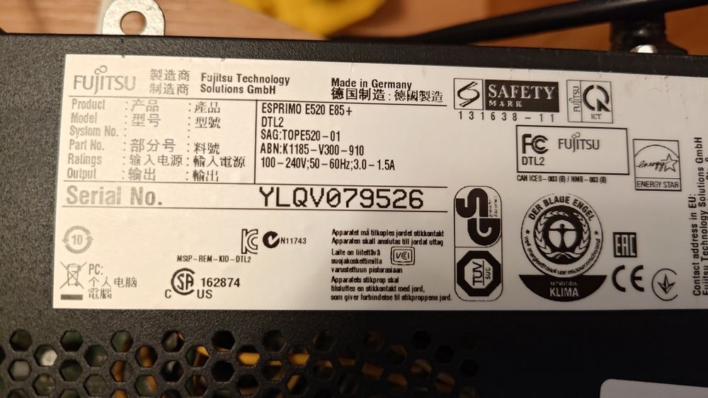 Komputer Fujitsu Esprimo E520 E85+ z monitorem