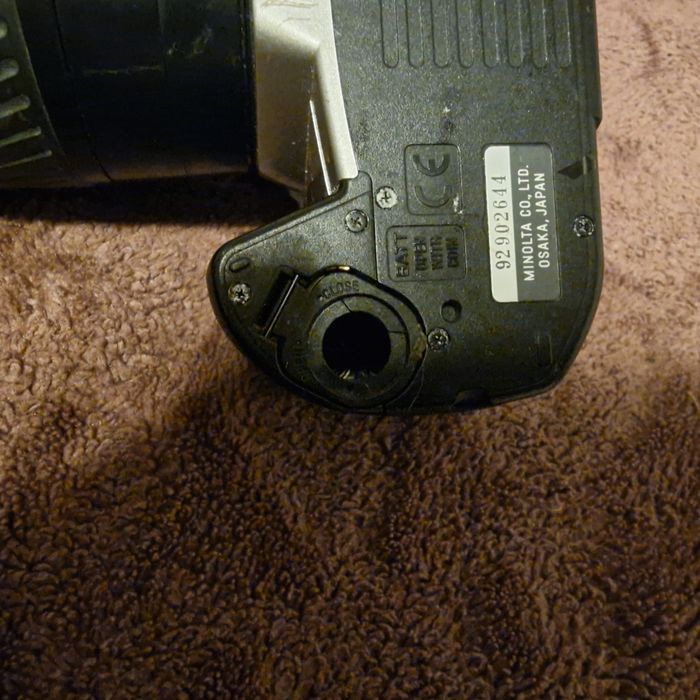 Minolta Dynax 404si + obiektyw+lampa