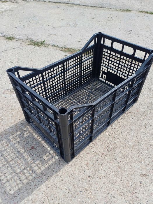Skrzynki na owoce warzywa itp z tworzywa sztucznego.