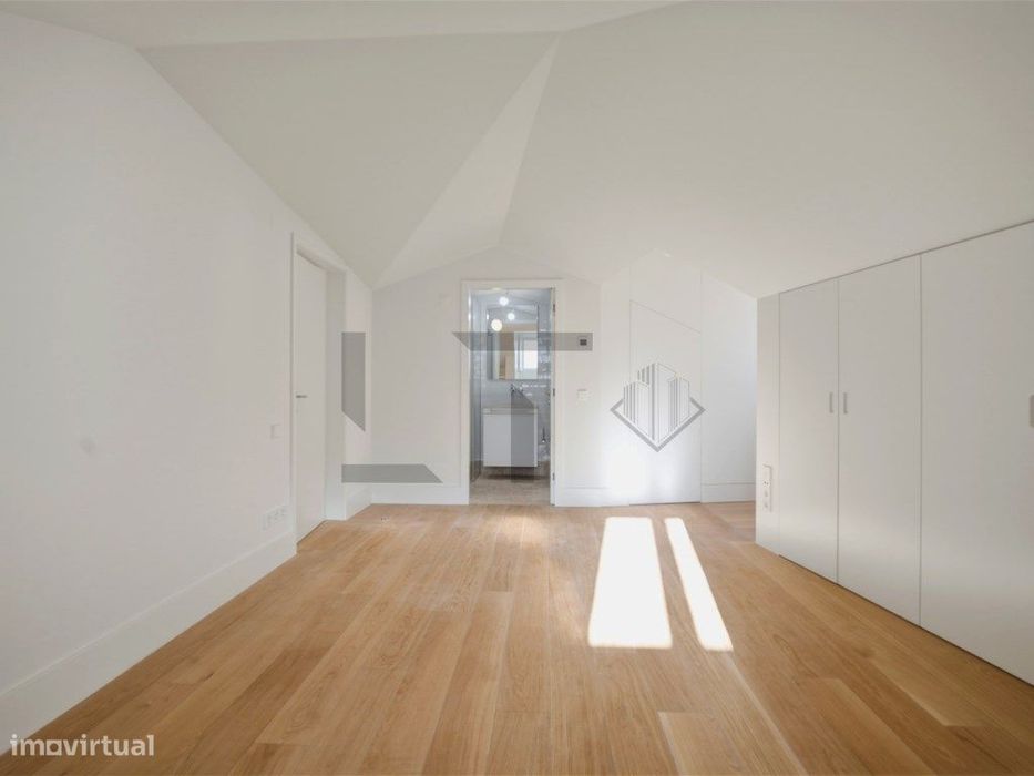 Apartamento T2 com Garagem para Venda junto à Av. da Liberdade, Lisboa