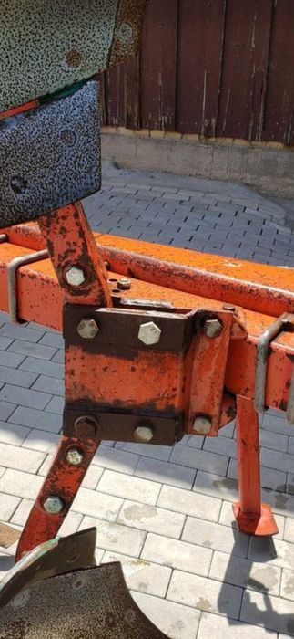Pług 3 skibowy obrotowy KVERNELAND